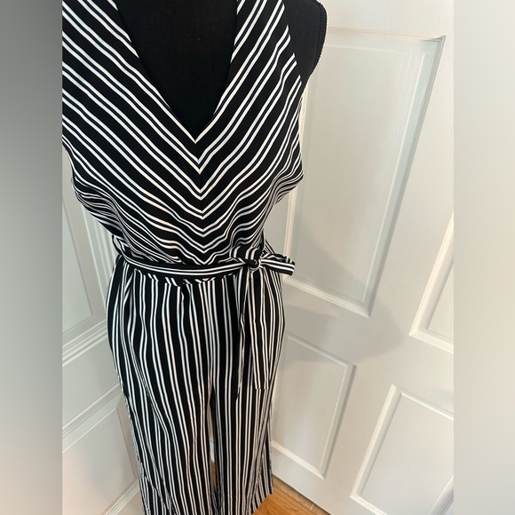 Banana Republic Pants - Size 6 like new Banana Republic Romper